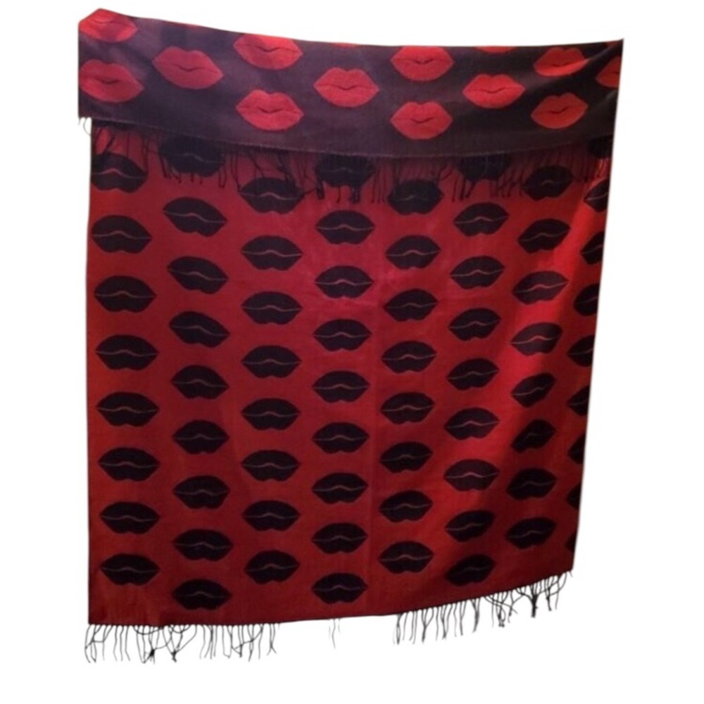 2/$30 Victoria Secret Red & Black Lips throw Blanket